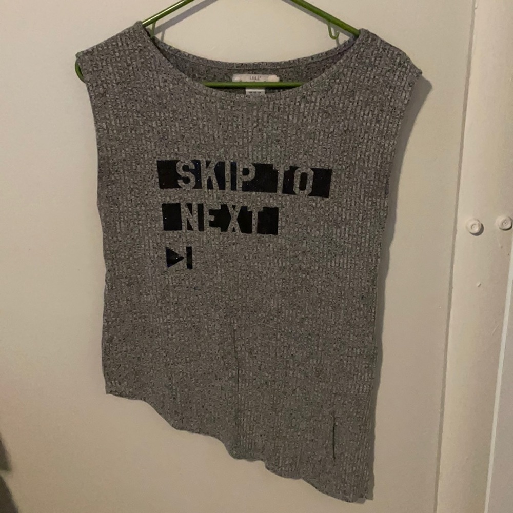 Sleeveless shirt